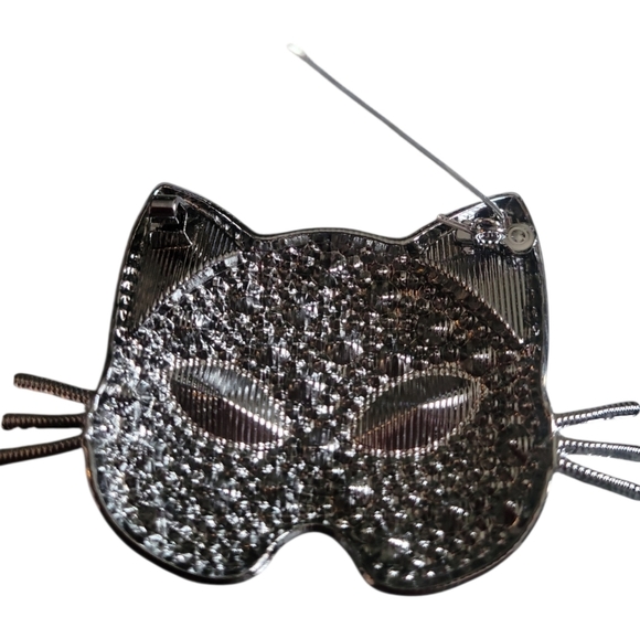 Sparkling Cat Mask Brooch - Picture 5 of 6